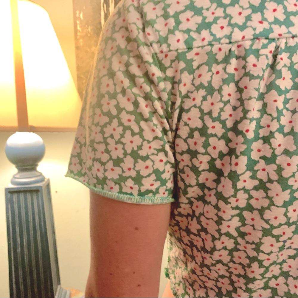 Darian Petites Vintage Green/White Floral Top Button Up Front Horizontal Yoke 🌼 - Picture 9 of 14